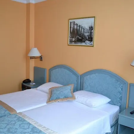 Merit Halki Palace فندق 4*