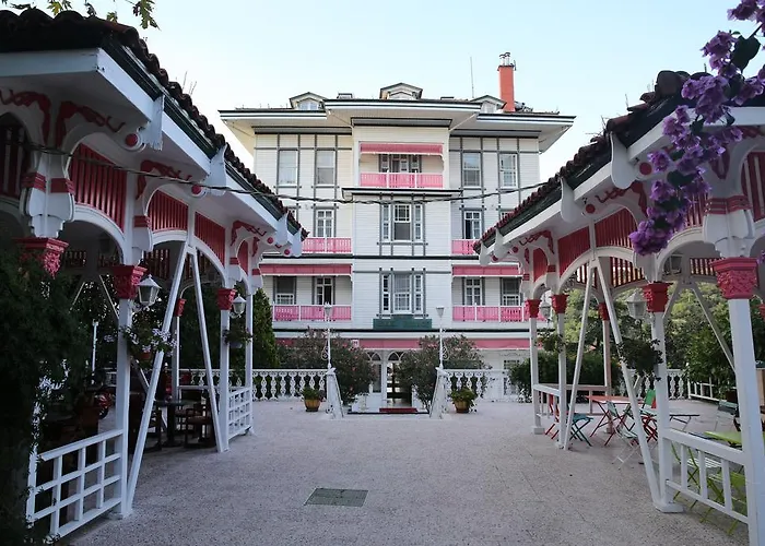 Merit Halki Palace 4* Heybeliada