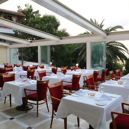 Merit Halki Palace فندق هيبيليادا