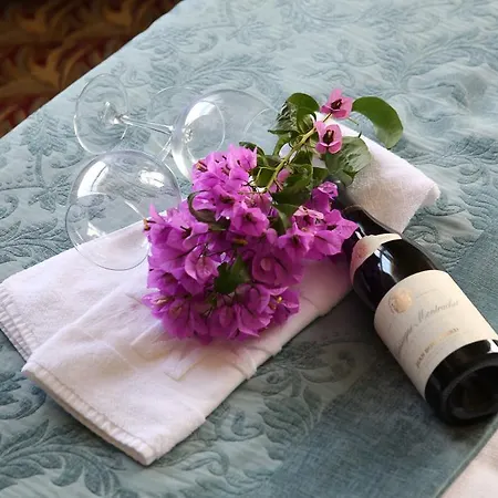 فندق Merit Halki Palace هيبيليادا