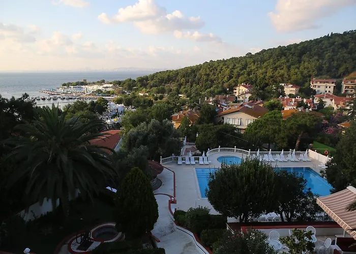 Merit Halki Palace 4* Heybeliada